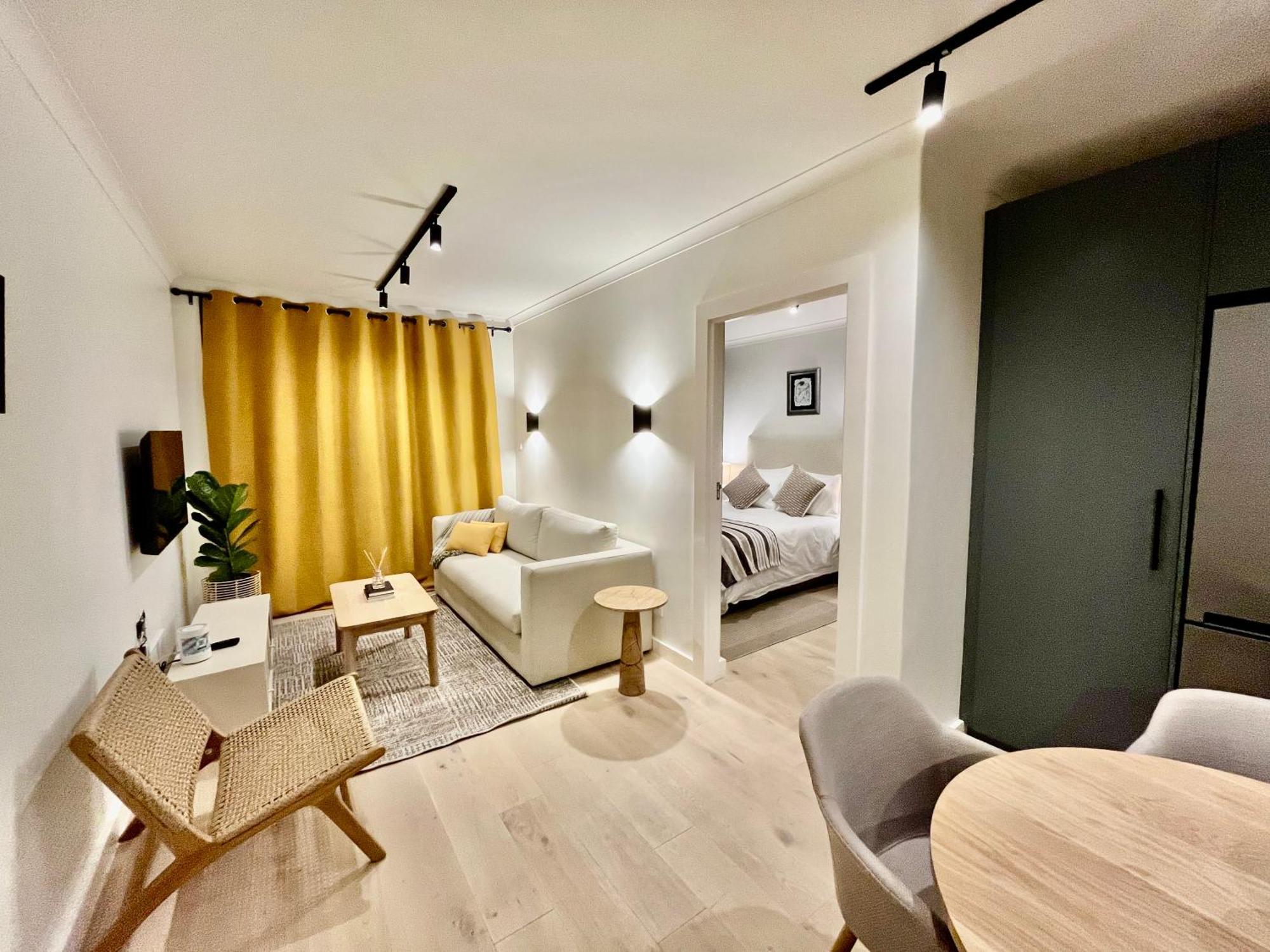 Stylish 1-full Bedroom With A Separate Living Room, Workspace And Kitchen Close To The And V&a In Apartment Cape Town