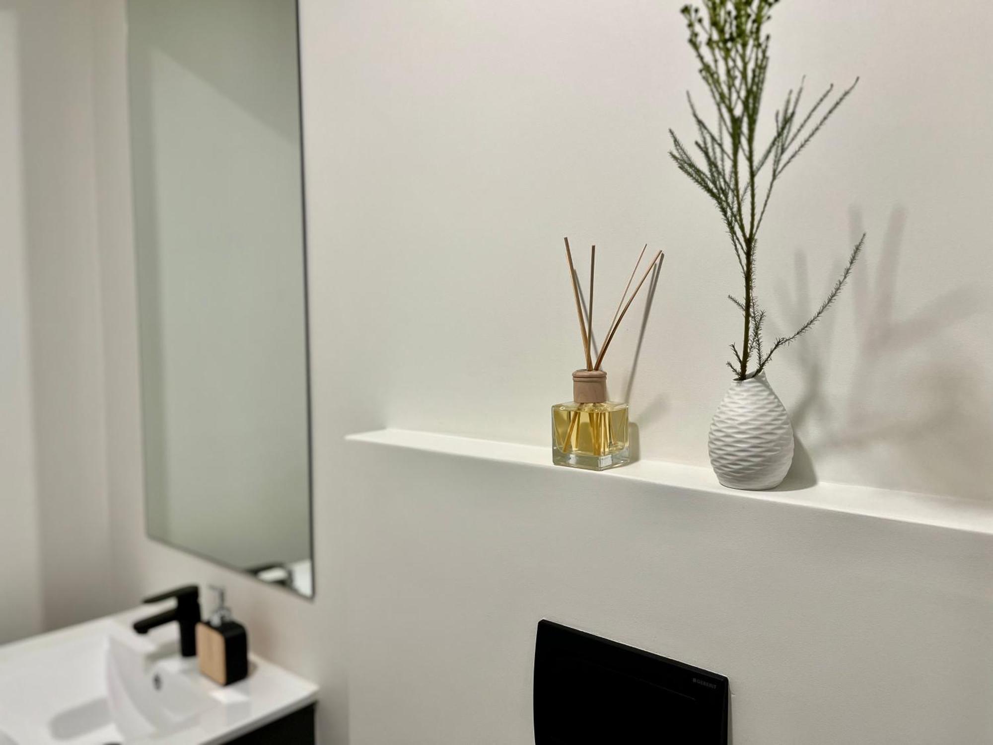 Stylish 1-full Bedroom With A Separate Living Room, Workspace And Kitchen Close To The And V&a In *
