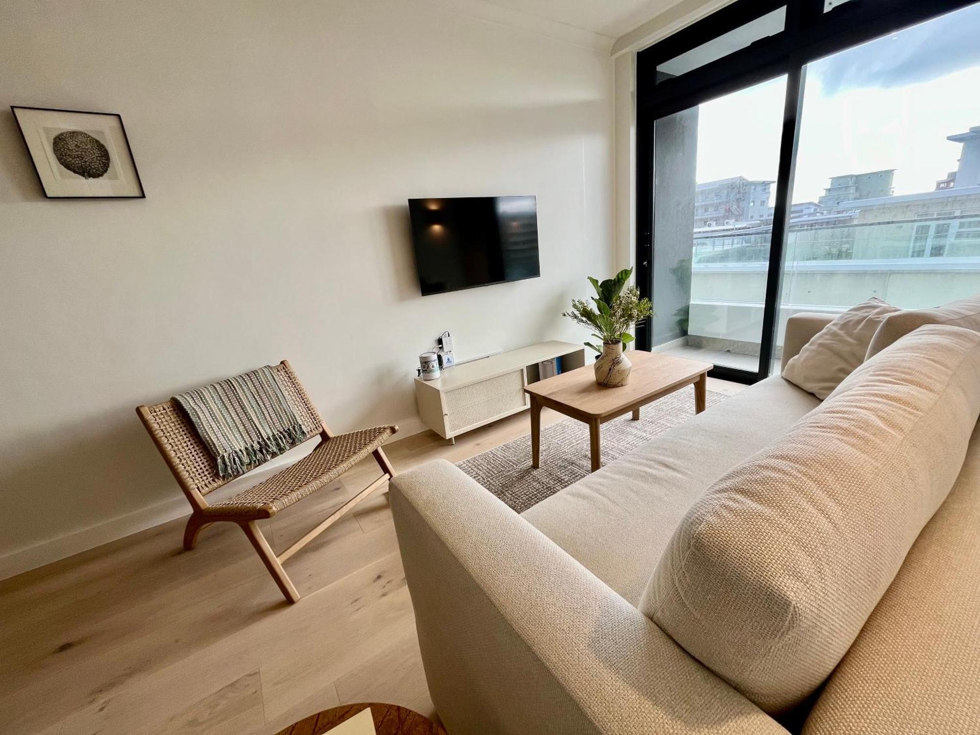 Stylish 1-full Bedroom With A Separate Living Room, Workspace And Kitchen Close To The And V&a In Apartment *
