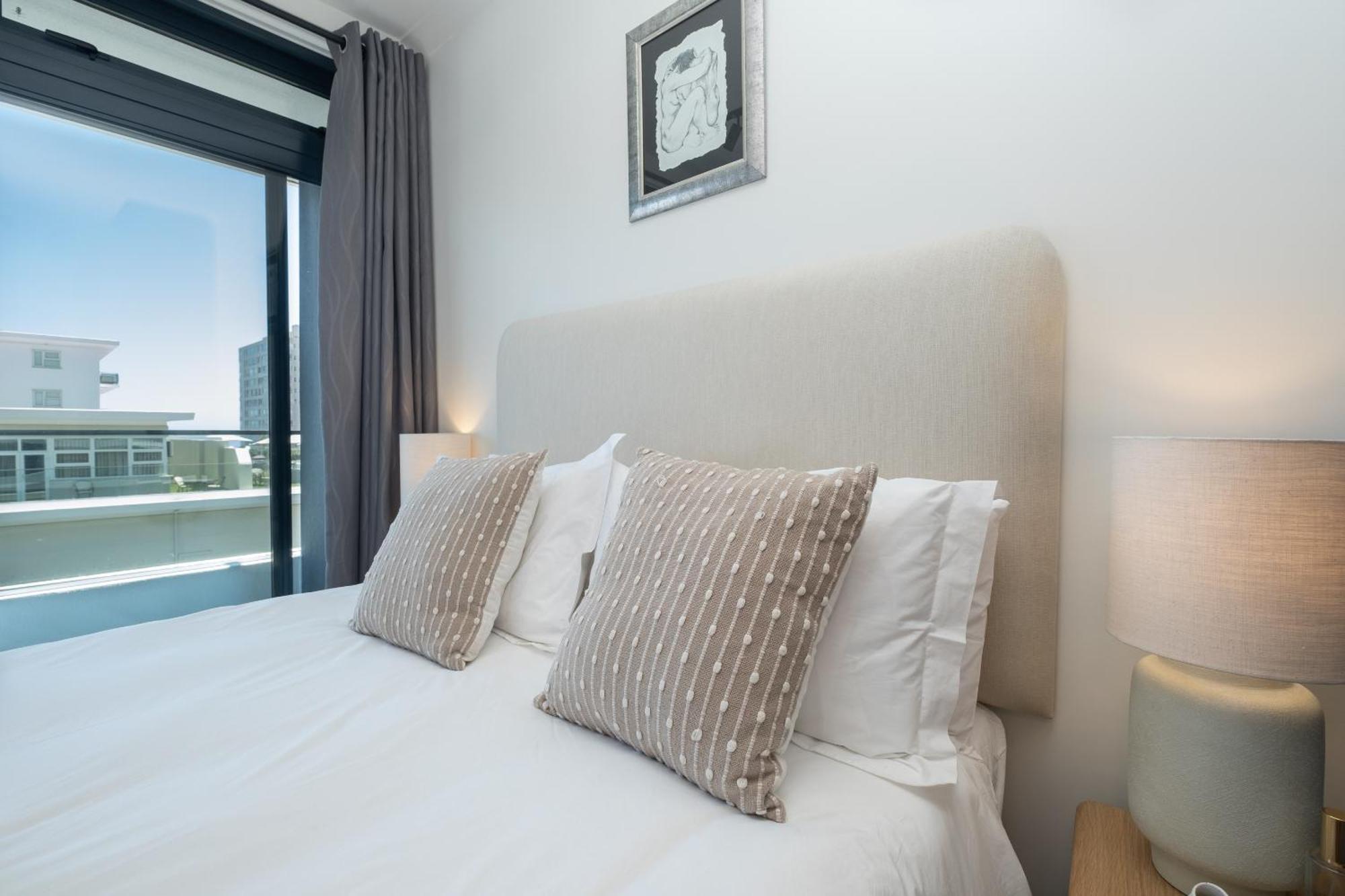 Stylish 1-full Bedroom With A Separate Living Room, Workspace And Kitchen Close To The And V&a In Cape Town