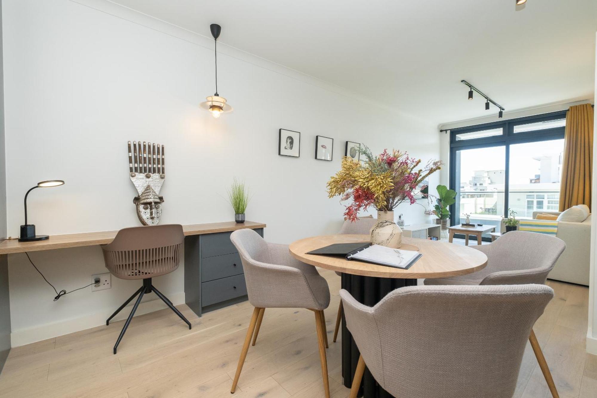 Stylish 1-full Bedroom With A Separate Living Room, Workspace And Kitchen Close To The And V&a In