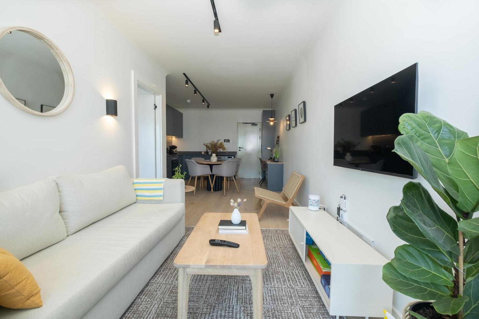 Stylish 1-full Bedroom With A Separate Living Room, Workspace And Kitchen Close To The And V&a In